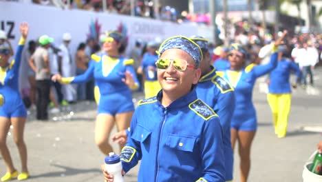 Eine-Glückliche-Person,-Die-Beim-Karneval-In-Veracruz-Tanzt