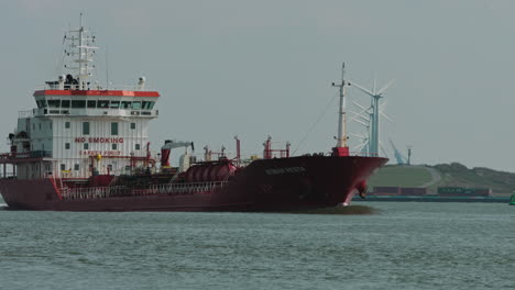 Tanker-Bomar-Vesta-sailing-near-wind-turbines-in-Rotterdam-port
