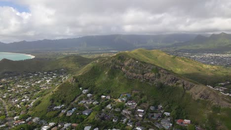 Drone-shot-of-Lanikai-Pill-Box-hike-on-Oahu,-Hawaii