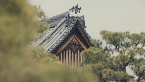 Traditional-Roof-Of-A-Temple-Architecture-In-Kyoto,-Japan