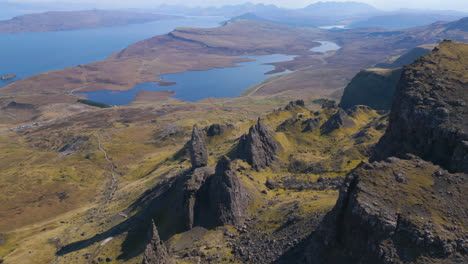 The-old-man-of-storr-on-isle-of-skye-with-stunning-landscapes,-aerial-view