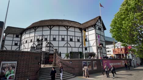 People-Walking-Outside-Shakespeare's-Globe-Theatre-In-Southwark,-London,-UK