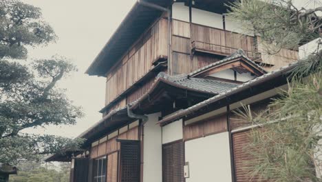 Exterior-Del-Palacio-Honmaru-En-El-Castillo-Nijo-En-Kyoto,-Japón
