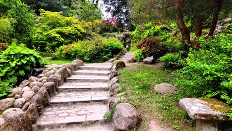 Jardín-Japonés-En-Powerscourt-Wicklow-Escalones-Que-Conducen-A-Través-De-Los-Hermosos-Jardines