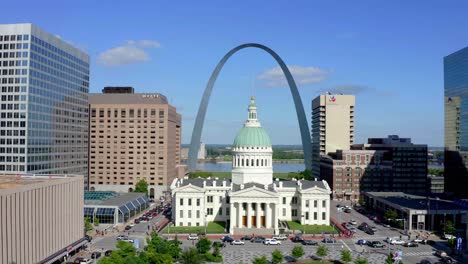 Aerial-View-of-the-Gateway-Arch-in-St