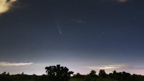 Time-lapse-sequence-of-comet-Neowise-over-Hamburg