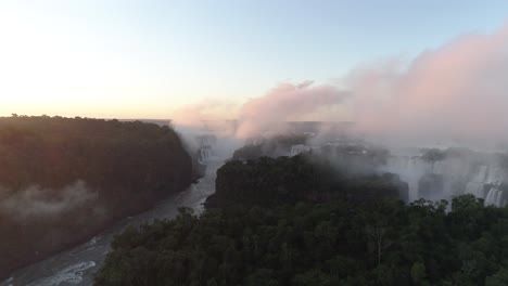 Sonnenaufgang-An-Den-Iguazu-Wasserfällen---Argentinien-