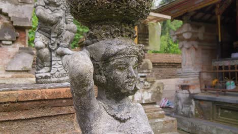 Una-Bella-Estatua-De-Piedra-Tallada-En-El-Templo-Pura-Gunung-Kawi-Sebatu,-Bali,-Indonesia