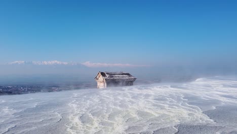 Friedliche,-Ruhige-Landschaft:-Pamukkale,-Türkei,-Dampfende-Heiße-Quelle,-Mineralformation,-Kalkstein-Minerallagerstätten