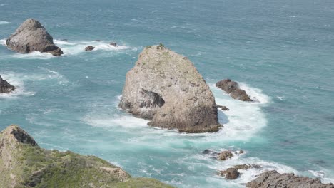 View-of-rocks-in-the-ocean-at-Nugget-Point-in-New-Zealand-on-a-sunny-day