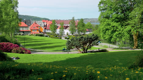 Vista-Del-Hermoso-Parque-Meyermarken-Ubicado-En-Sandviken-En-Bergen,-Noruega