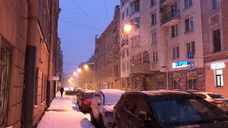 La-Nieve-Cae-Intensamente-En-Las-Calles-De-San-Petersburgo.