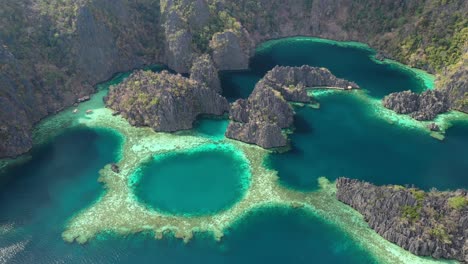 Twin-Lagoon-on-Coron-Island,-Philippines