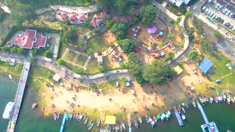 Touristenort-Patratu-Damm-Und-Wassersportaktivitäten,-Luftaufnahme