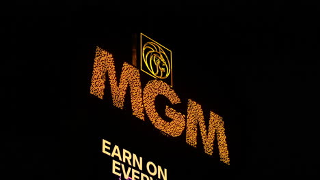 Logo-Des-MGM-Grand-Las-Vegas-Hotel-Casino-Bei-Nacht,-Nahaufnahme