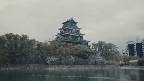 Burg-Matsumoto-In-Der-Stadt-Matsumoto,-Japan---Weitwinkelaufnahme