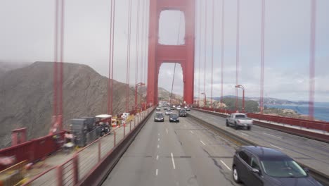 San-Francisco-Golden-Gate-Bridge-drive-through,-ride-in-the-clouds