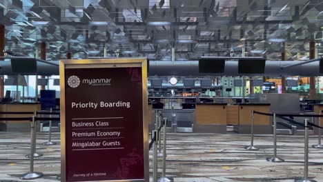 Priority-Boarding-Lane-Signage-In-Changi-Airport,-Singapore---No-People-In-The-Queue---midshot