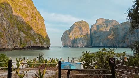 the-truth-about-the-people-in-maya-bay-thailand