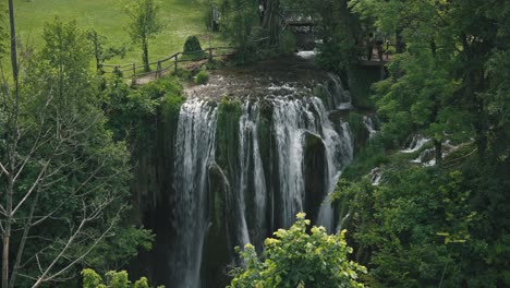 Majestic-waterfall-surrounded-by-lush-greenery-in-Rastoke,-Croatia
