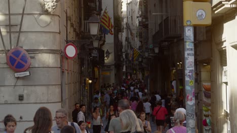 Lively-narrow-alley-in-Barcelona-Spain-with-many-pedestrians