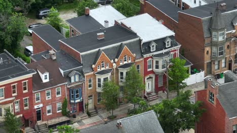 Row-of-American-houses-community-in-historic-town-of-USA