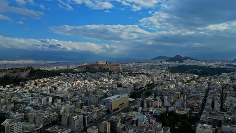 Vista-Of-Dense-Cityscape-Skyline-And-The-Acropolis-In-Athens,-Greece