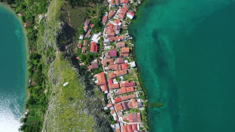 Beautiful-Lakeside-Shorelines-Surrounding-the-Rocky-Peninsula-of-Lin-with-Red-Roofed-Houses:-A-Wonderful-Destination-for-Tranquil-Holidays,-Aerial-View