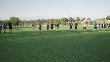 Hombres-Haciendo-Saltos-En-Círculo