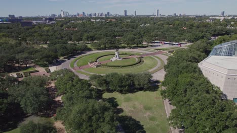 Aerial---Overview-of-Sam-Houston-Statue-in-Houston,-TX-with-cars-and-people