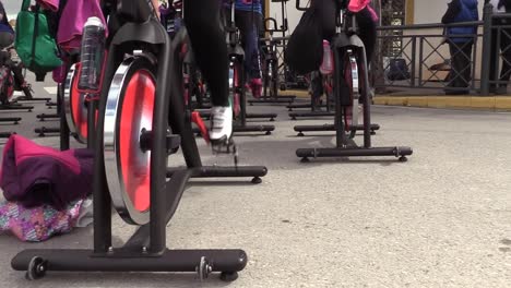 Sport-in-a-spinning-class-on-the-street