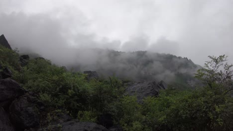 The-clouds-and-mist-in-the-mountainous-areas-gradually-dissipate