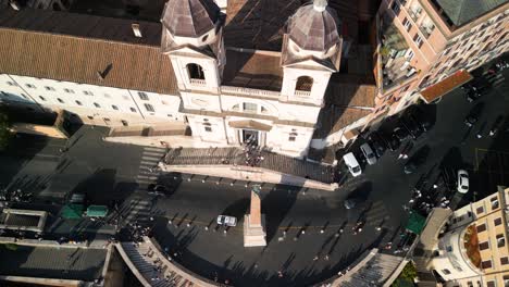 Descending-Drone-Shot-Above-Piazza-della-Trinita-dei-Monti-in-Rome,-Italy