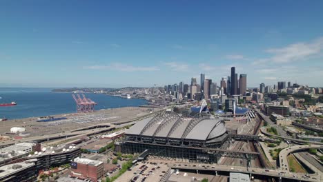 Seattle-skyline-with-Seahawks-and-Mariners-sports-stadiums-in-foreground,-4K