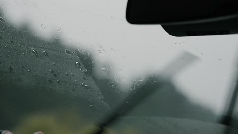 Rainy-highway-drive,-blurred-traffic-through-wet-windshield