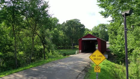 Approaching-Small-One-Lane-Wooden-Covered-bridge,-Dolly-forward,-Princeton,-Illinois