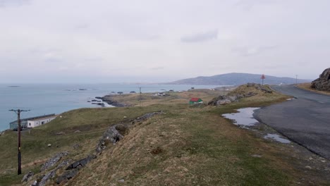 Zerklüftete-Landschaft-Und-Meerblick-Der-Abgelegenen-Insel-Eriskay-Auf-Den-Äußeren-Hebriden-Von-Schottland,-Vereinigtes-Königreich