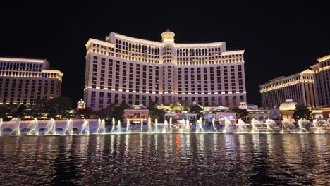 Nighttime-capture-of-the-water-fountain-show-at-the-Fountains-of-Bellagio,-an-attraction-at-the-Bellagio-Resort-on-the-Las-Vegas-Strip-in-Paradise,-Nevada