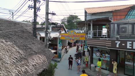 7-eleven-shop-a-narrow-walkingstreet-lined-with-shops-and-homes-koh-Lipe-asia