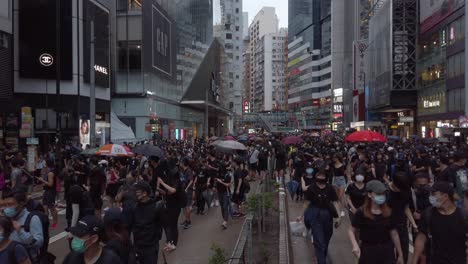 Wide-Shot-of-Protesters-Orderly-Retreat-in-Causeway-Bay,-Hong-Kong