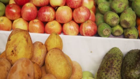Slow-Motion-120fps---Fruit-stall-on-typical-Peruvian-market