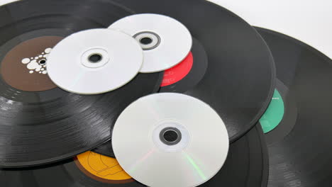 Vinyl-Schallplatten-Vs.-CD,-Musik-Schallplatte,-Compact-Disc,-Retro-DJ,-Audio-Disco,-Plattenlabel,-Album-Studio-Illustration,-Techno-Album,-Soundtrack